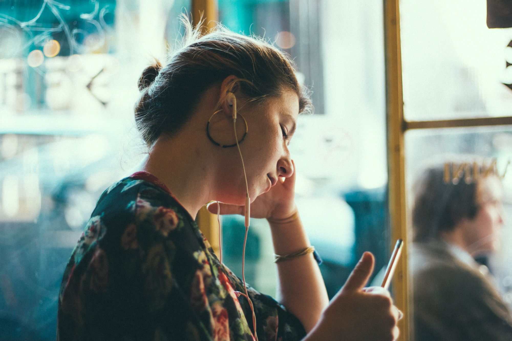 A influência dos fones de ouvido nos problemas de audição