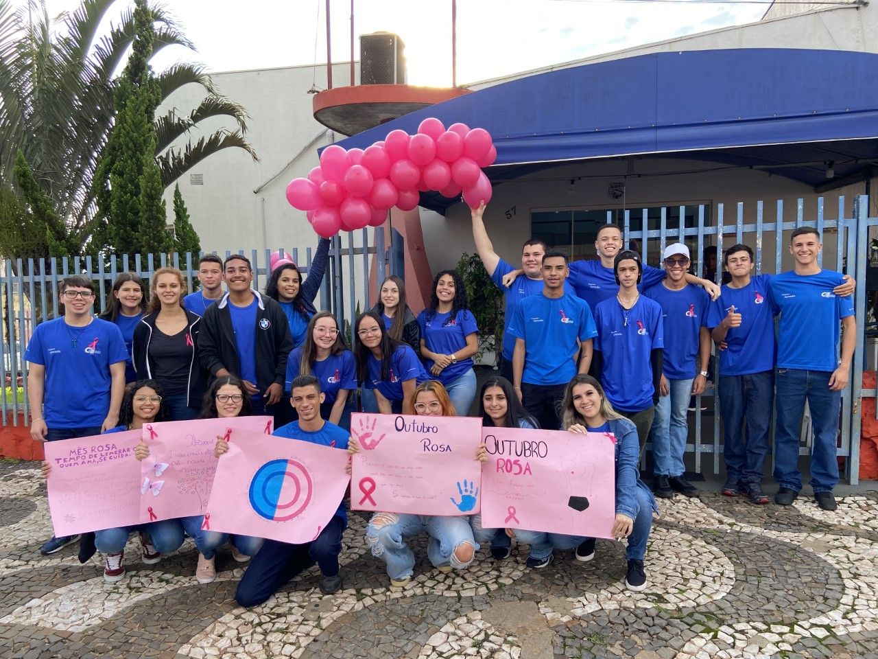 Outubro Rosa: aprendizes realizam diversas ações no Paraná para conscientizar sobre importância da prevenção ao câncer de mama