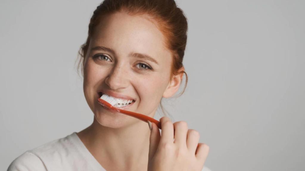 Quantas vezes por dia devemos escovar os dentes?