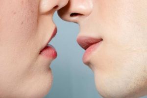Dia do beijo 13/04: você tem deixado de beijar por causa do hálito?