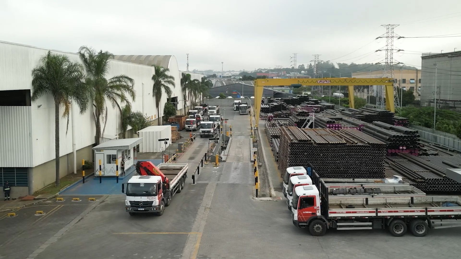 Com estratégia e tecnologia logística, Grupo Açotubo reduz tempo de espera de caminhões em 80%