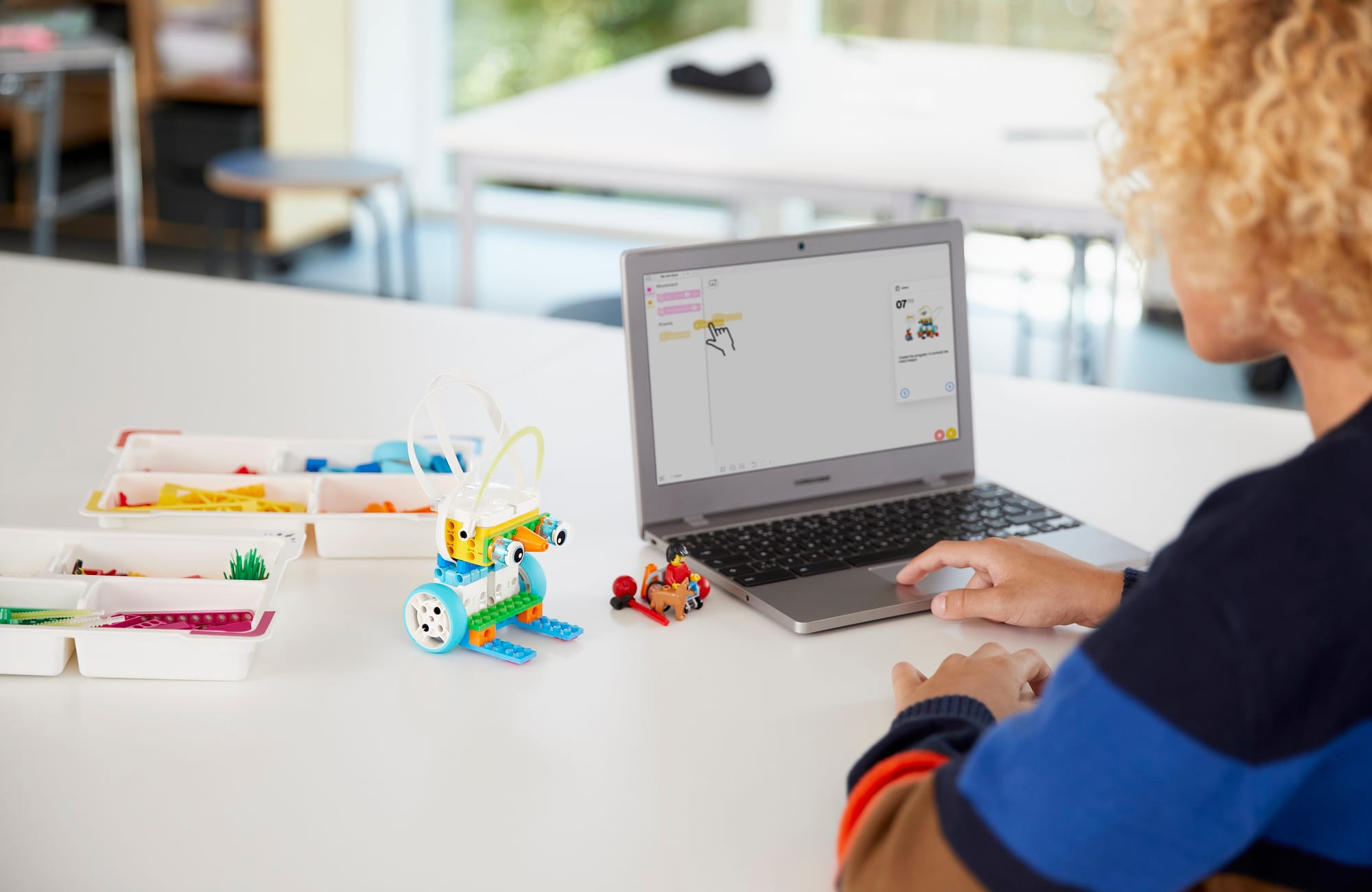 Positivo e LEGO Foundation divulgam escolas premiadas com materiais de robótica