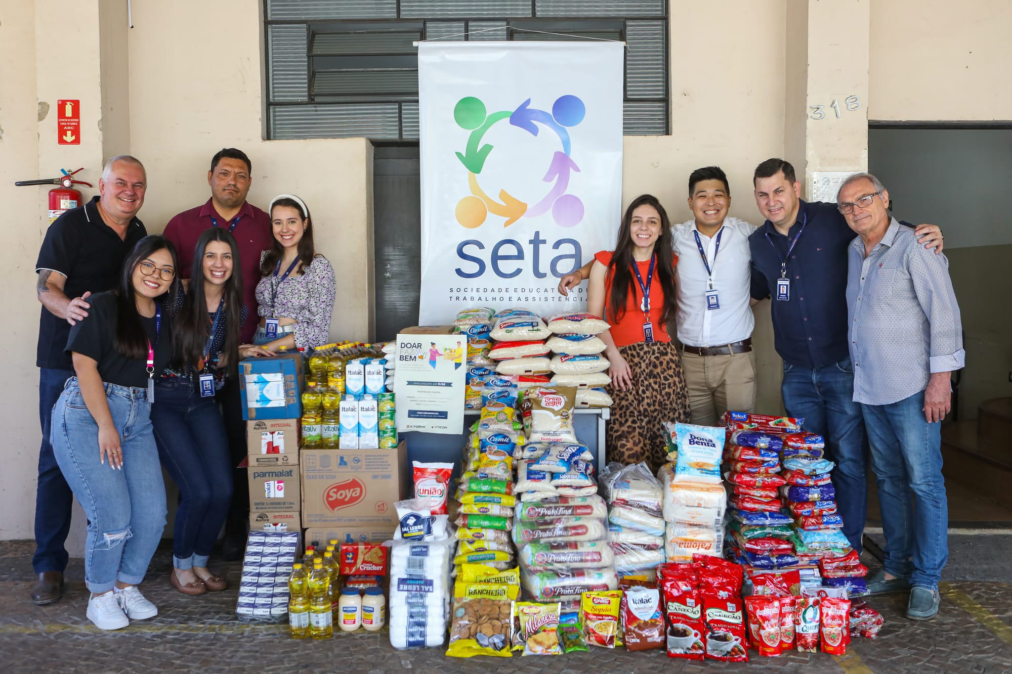 Campanha "Doar Faz Bem" arrecada seis toneladas de alimentos e beneficia 11 entidades que acolhem crianças, idosos e famílias