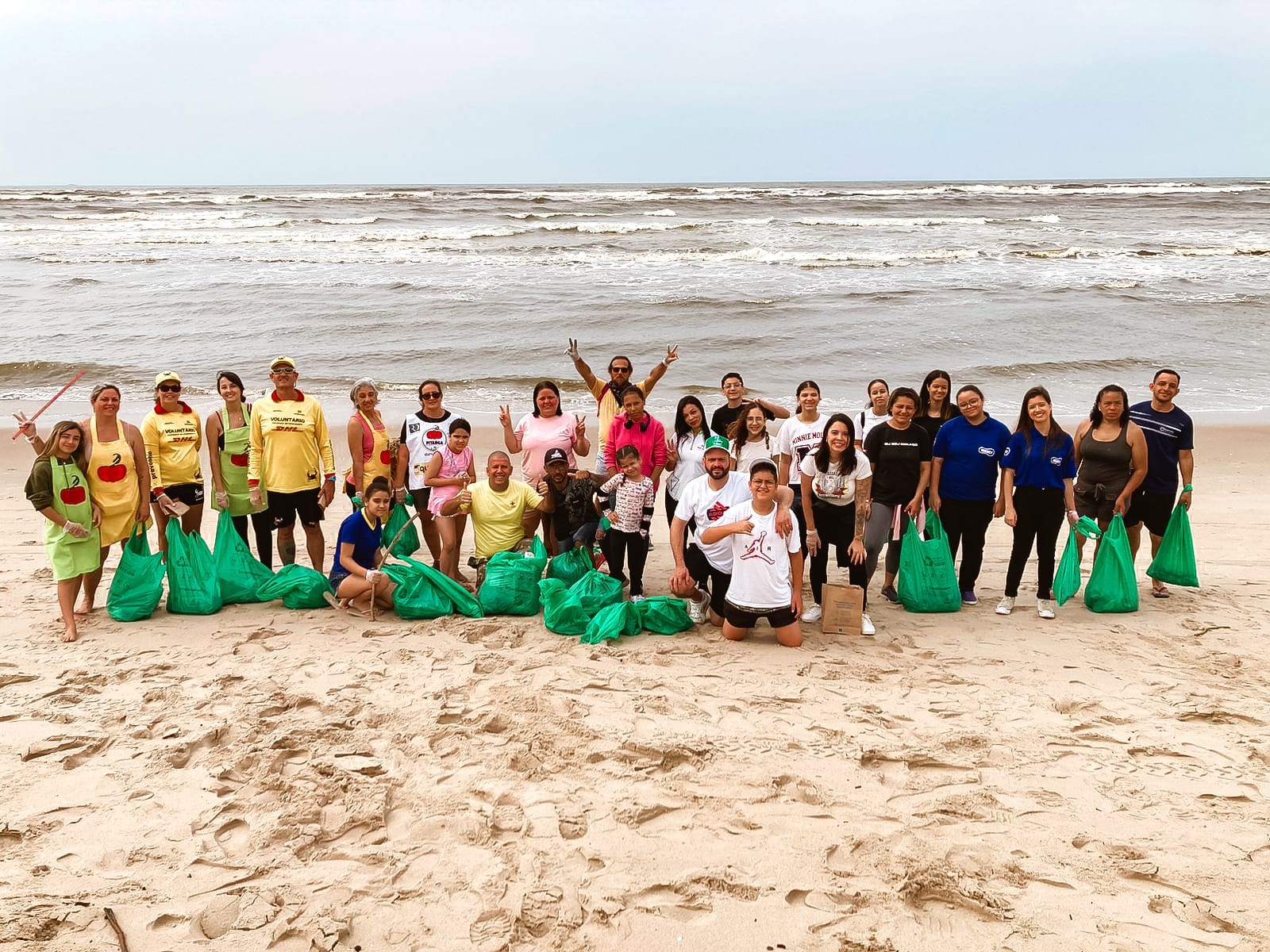 Limpeza das praias: Sicredi mobiliza 1,4 mil voluntários e coleta mais de três toneladas de lixo no litoral paulista